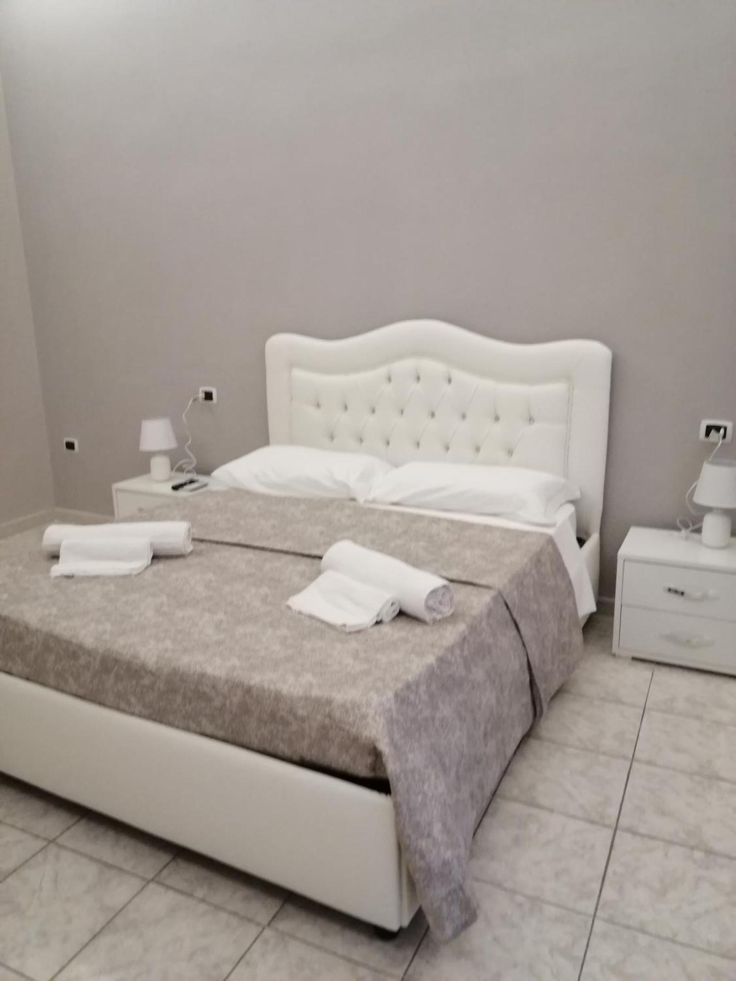 Francesco Home Наполи Екстериор снимка
