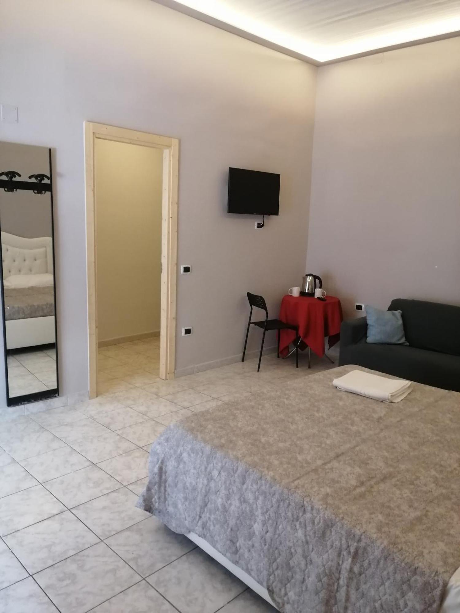 Francesco Home Наполи Екстериор снимка