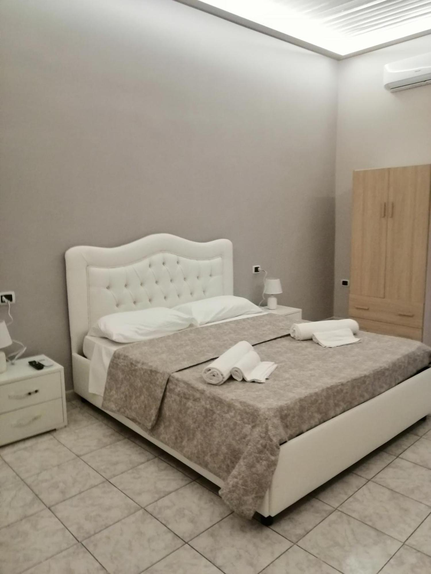 Francesco Home Наполи Екстериор снимка